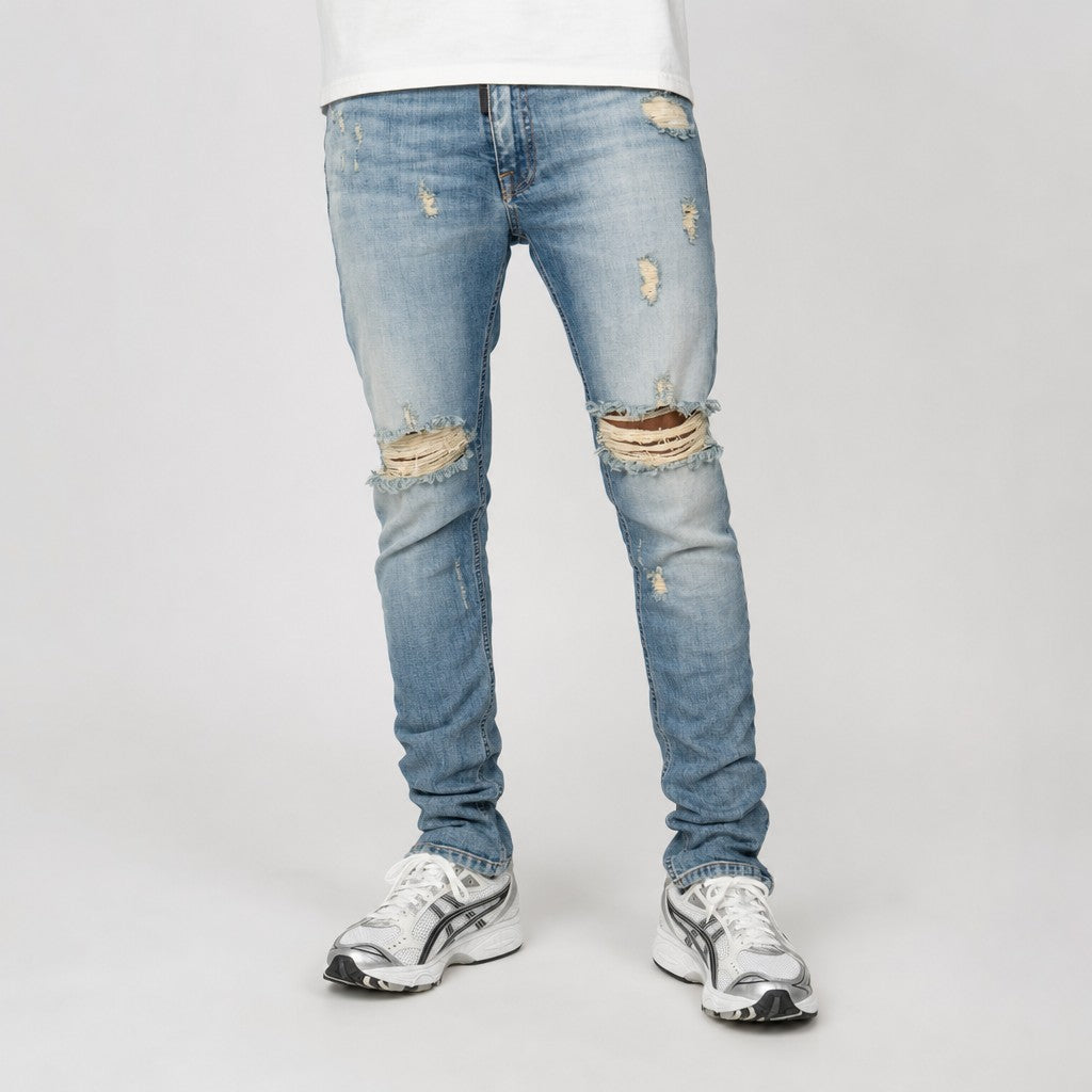 Distressed Denim model Riri 22