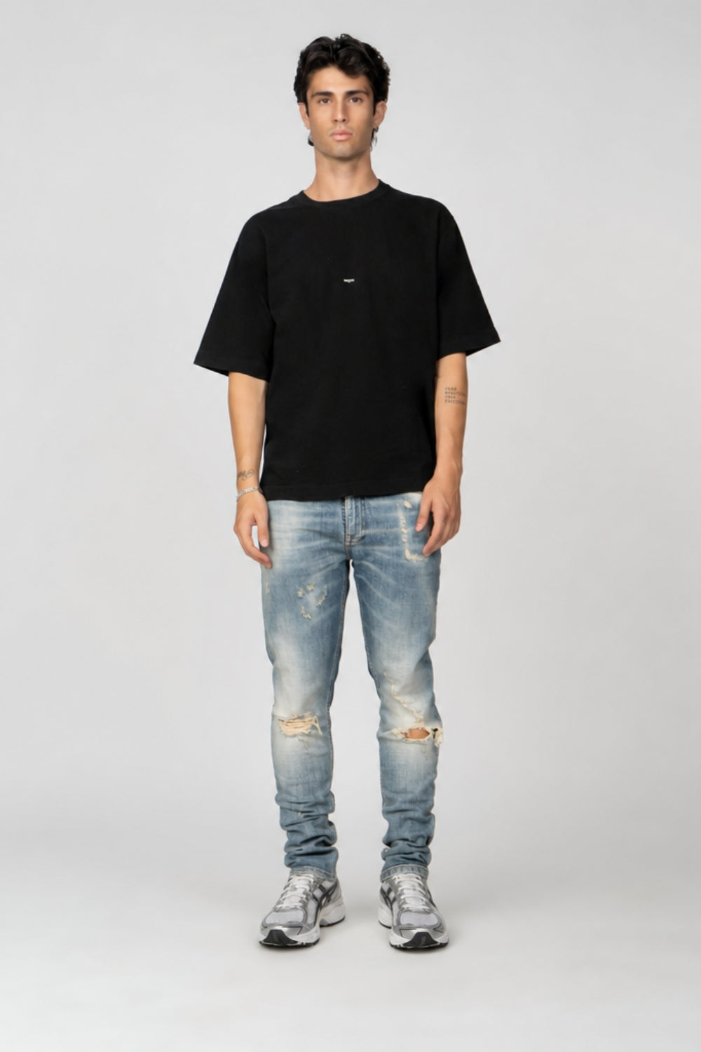 Distressed Denim model Bologna 8210